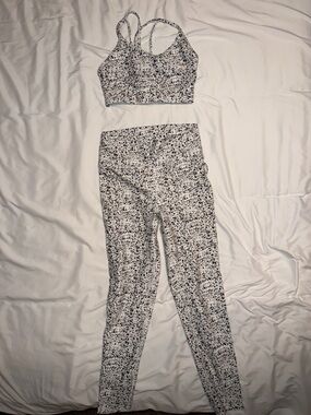 meraki Black & White Printed Leggings with Strappy Sports Bra